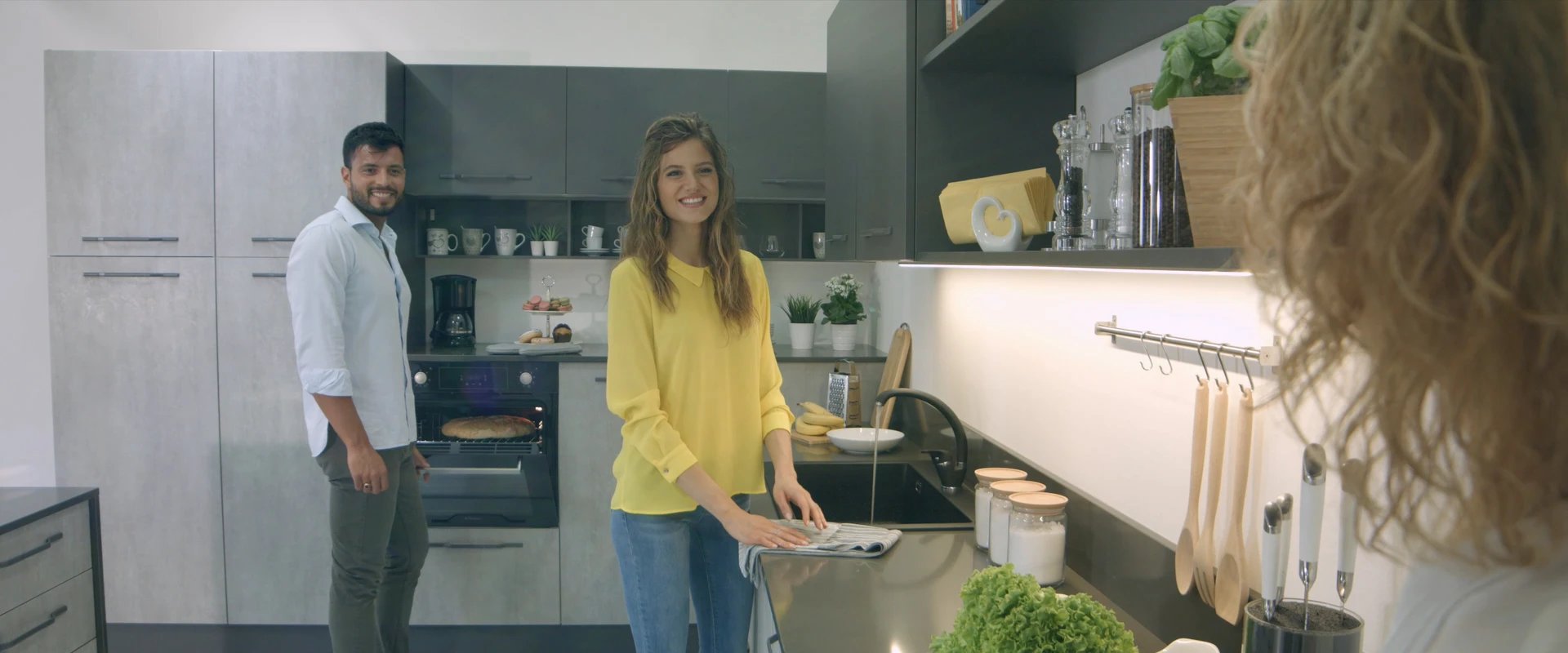 Guarda lo spot video realizzato <br>nel nostro studio cyclorama