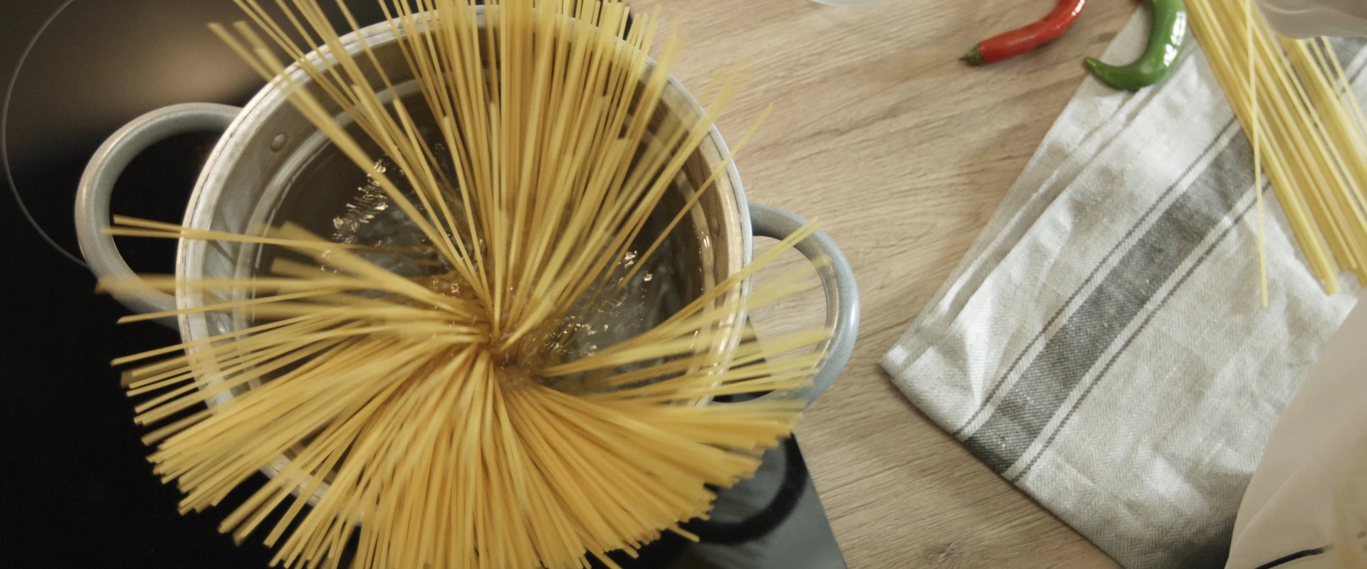 Guarda il video multilingua <br>realizzato nel nostro studio cyclorama